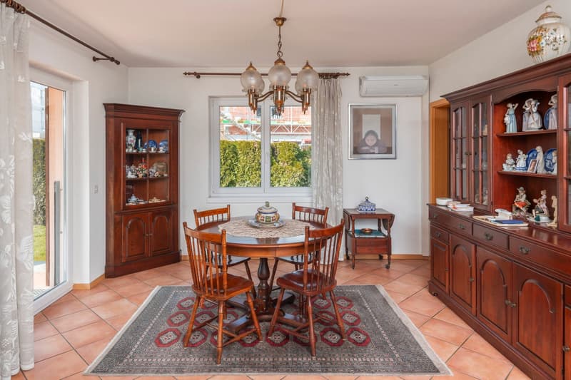 Maison charmante avec grand jardin à vendre (8)