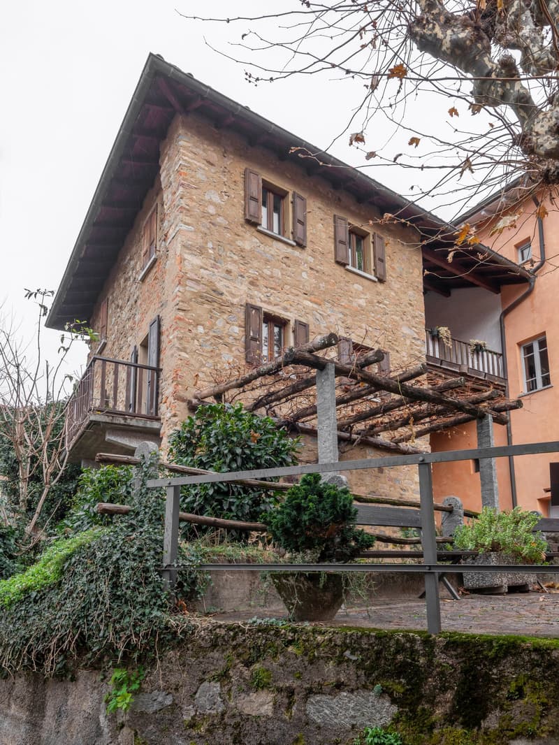 Vente d'une maison caractéristique dans le noyau d'Iseo (2)