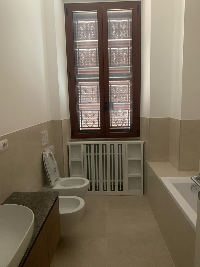 Villa de luxe rénovée avec jardin au cœur de Rome (16)