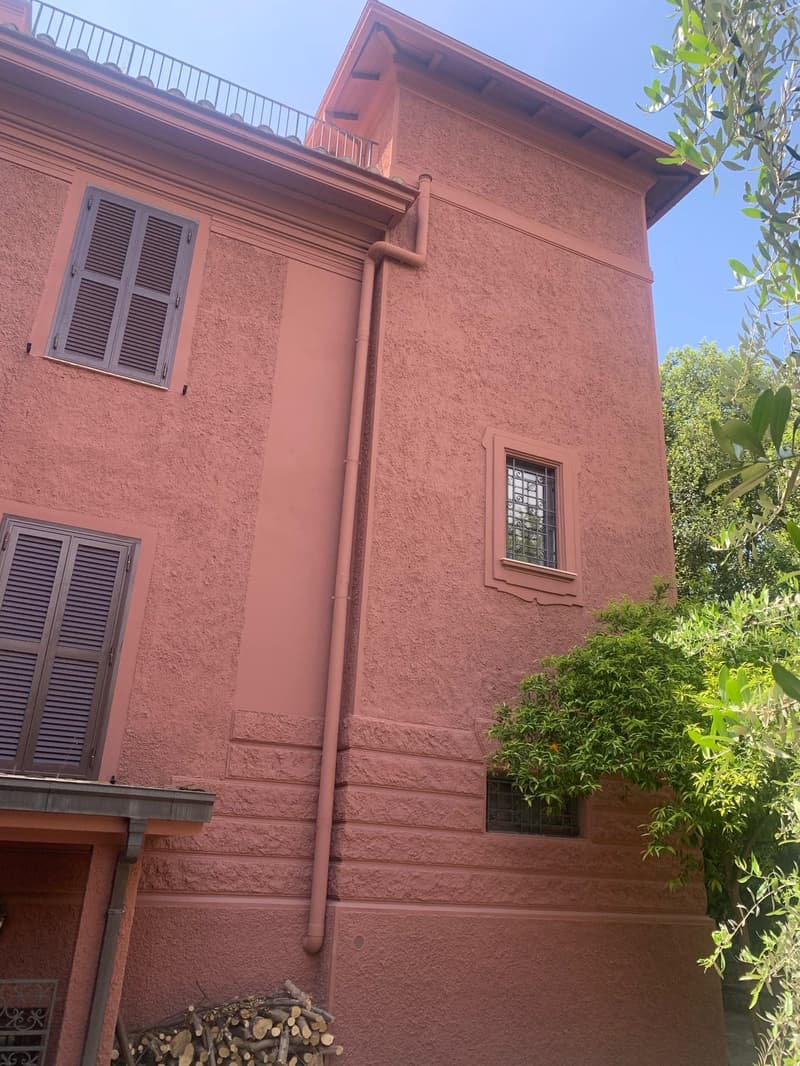Villa de luxe rénovée avec jardin au cœur de Rome (2)