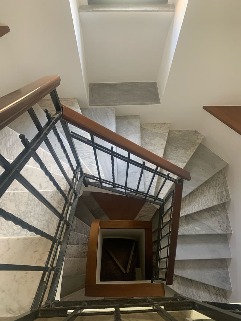 Villa de luxe rénovée avec jardin au cœur de Rome (13)