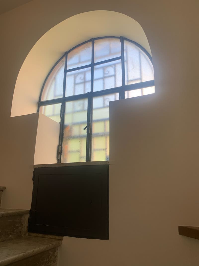 Villa de luxe rénovée avec jardin au cœur de Rome (12)