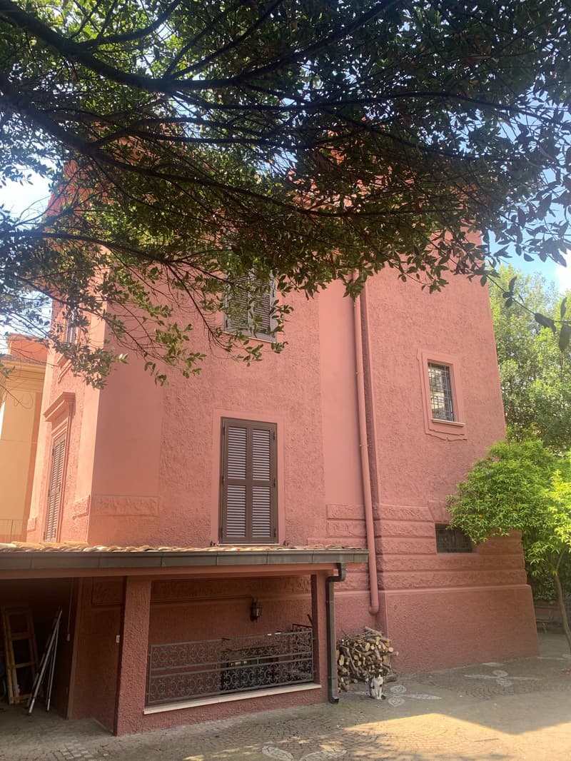 Villa de luxe rénovée avec jardin au cœur de Rome (5)