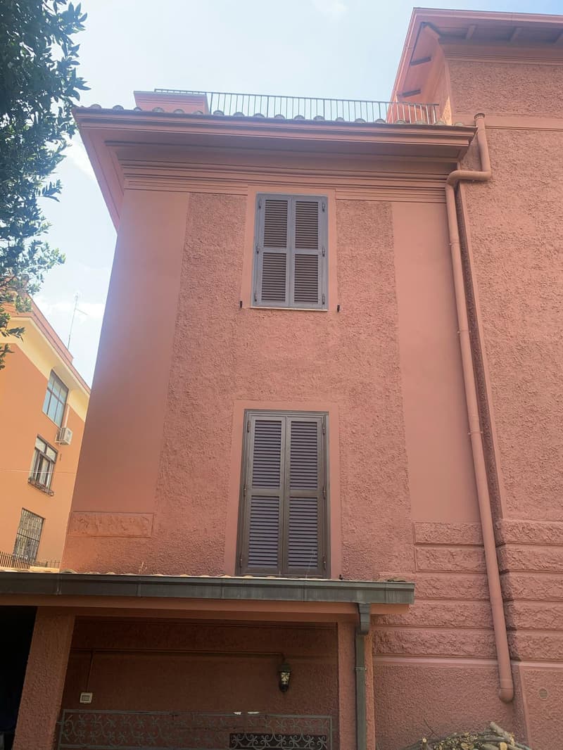 Villa de luxe rénovée avec jardin au cœur de Rome (3)