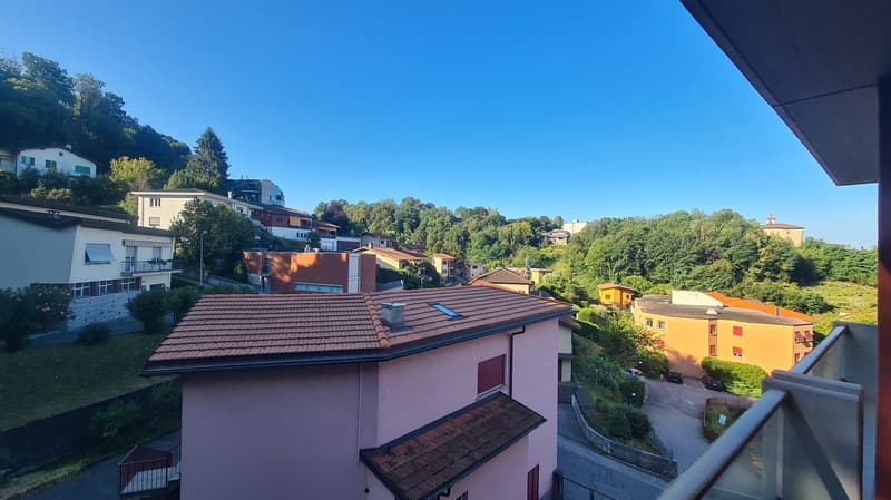 3,5 pièces au dernier étage à louer à Vicolo Bena (19)