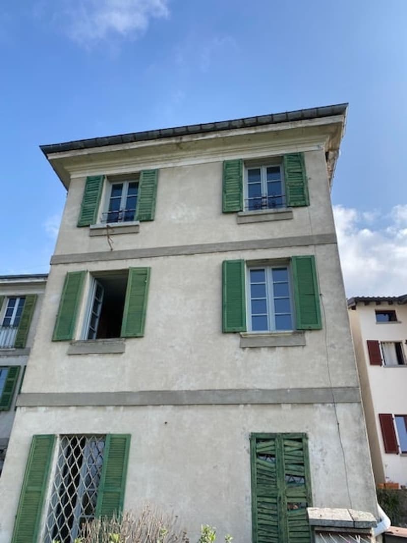 Grande casa d’epoca con giardino di mq 1.000 (10)
