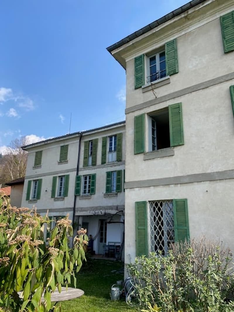 Grande casa d’epoca con giardino di mq 1.000 (9)