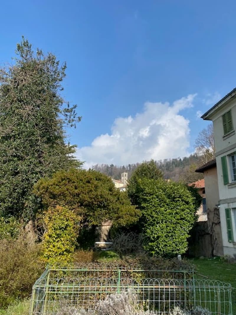 Grande casa d’epoca con giardino di mq 1.000 (11)