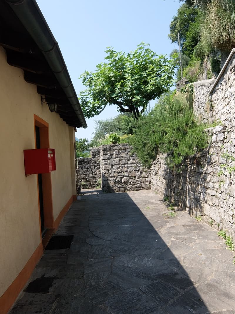Si affitta a Gandria straordinario appartamento con giardino e vista lago (13)