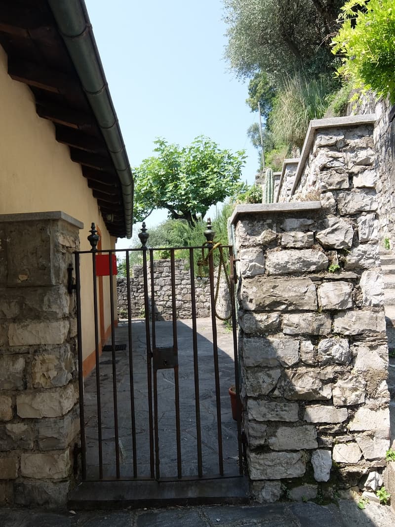 Si affitta a Gandria straordinario appartamento con giardino e vista lago (12)