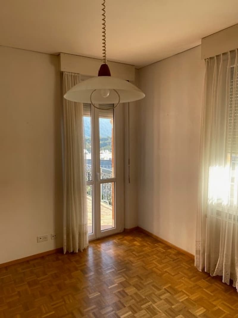Vendesi affascinante casa d’epoca in posizione rialzata (7)