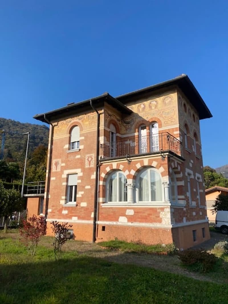 Vendesi affascinante casa d’epoca in posizione rialzata (2)