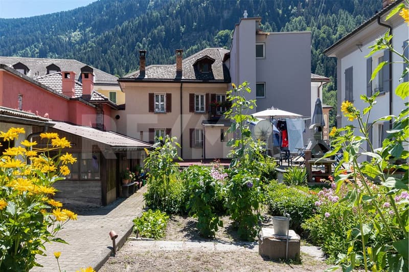 Spaziosa casa con giardino (3)