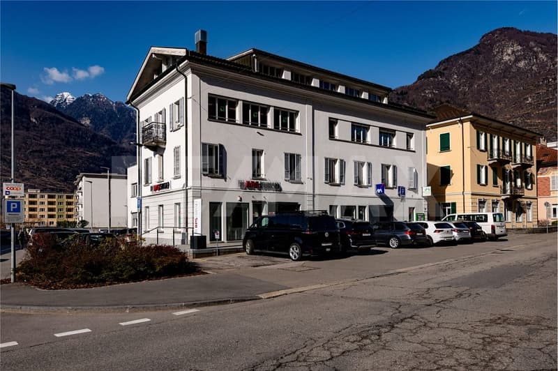 Edificio commerciale e residenziale con reddito stabile (4)