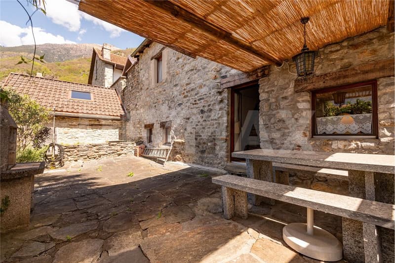 Affascinante casa unifamiliare con giardino, sottotetto e posto auto (3)