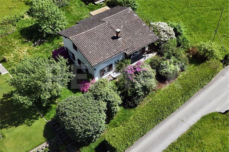 Casa indipendente con giardino in zona residenziale tranquilla e soleggiata (3)