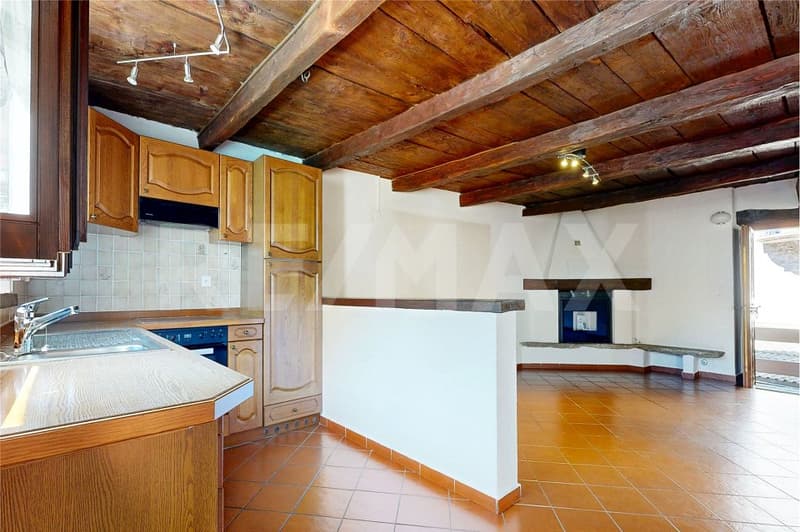Casa contigua nel nucleo storico (4)