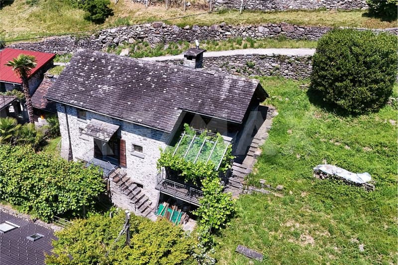 Affascinante casa in pietra con giardino e terrazza panoramica (1)