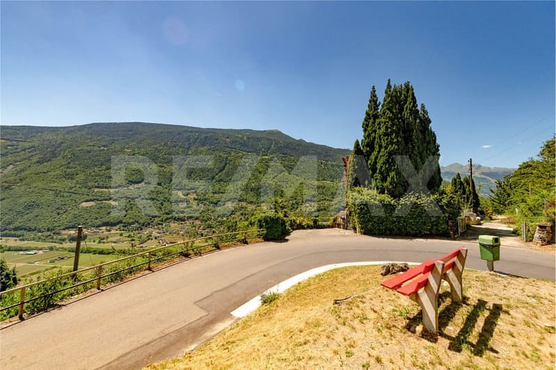 Tre caratteristici rustici con ampio terreno e splendida vista panoramica Malvaglia (4)