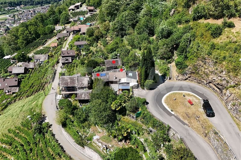 Tre caratteristici rustici con ampio terreno e splendida vista panoramica Malvaglia (3)