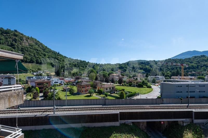 Monolocale all'ultimo piano con posto auto (9)