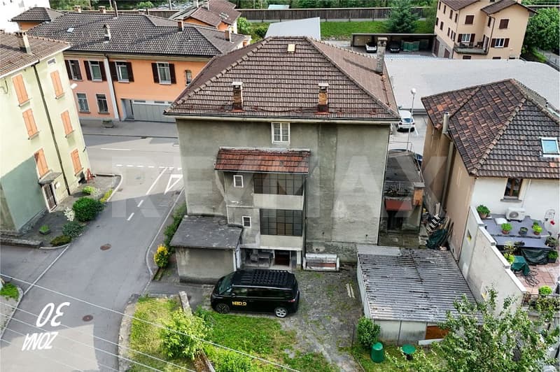 Casa plurifamiliare con grande potenziale di ristrutturazione (3)