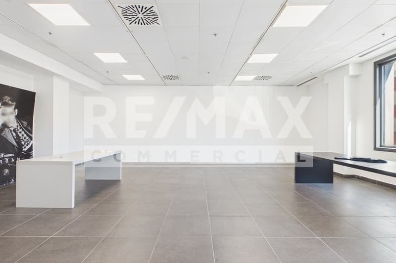 Mendrisio Spacious commercial space with visibility (4)