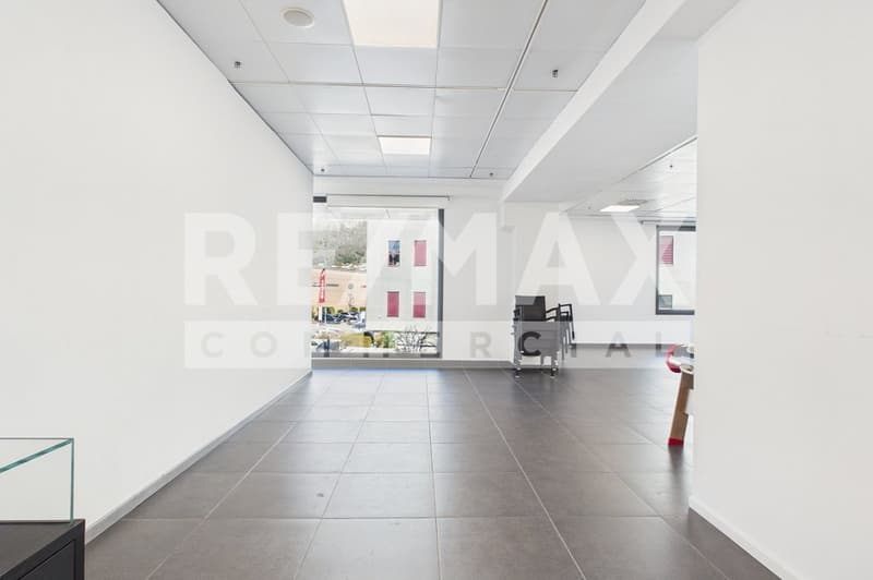 Mendrisio Spacious commercial space with visibility (5)