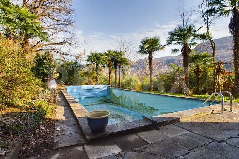 Haus mit Park, Pool, Garten, Garage und Wald (5)