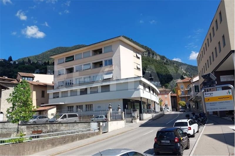 Immeuble à revenu en centre-ville (5)