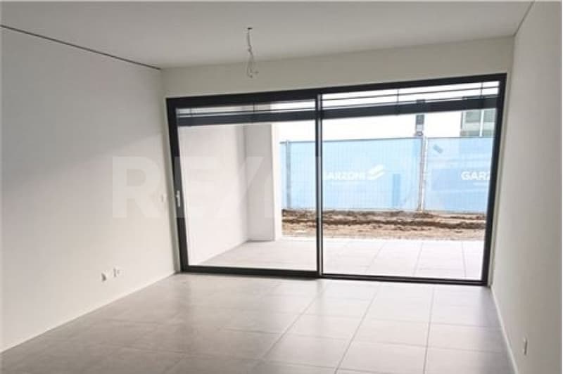 Modern 2.5-room apartment with garden and parking (3)