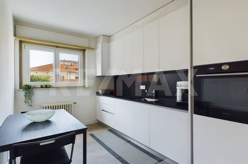 Bright and renovated 2.5-room apartment with terrace (3)