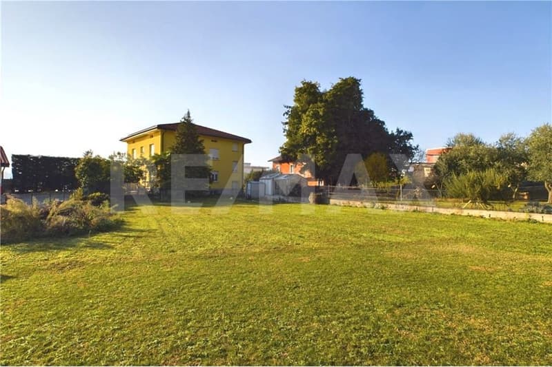 Spacious 4-room apartment in a residence with courtyard and garden (5)