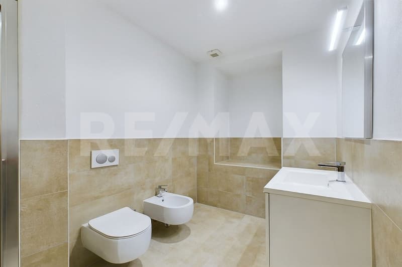 Renovated 3-room apartment with terrace and open view (5)