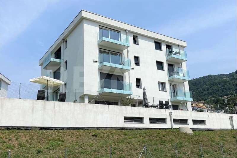 Modern 2.5-room apartment with balcony and panoramic view (2)