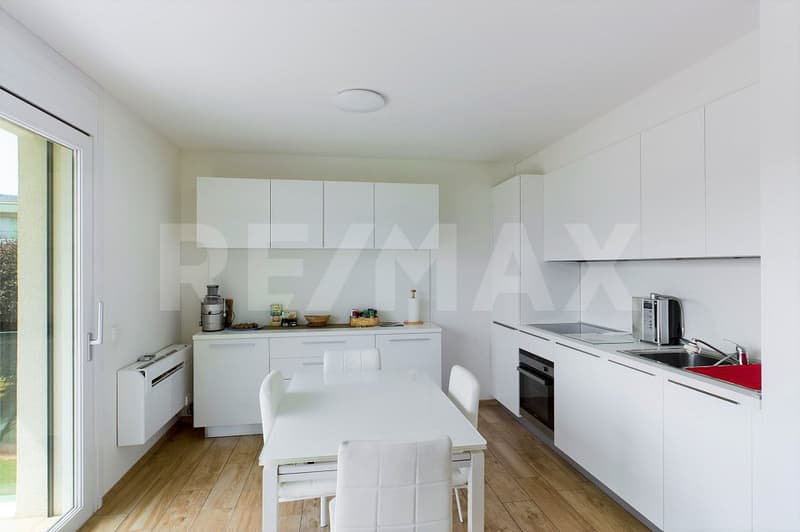 Modern 2.5-room apartment with balcony and panoramic view (3)