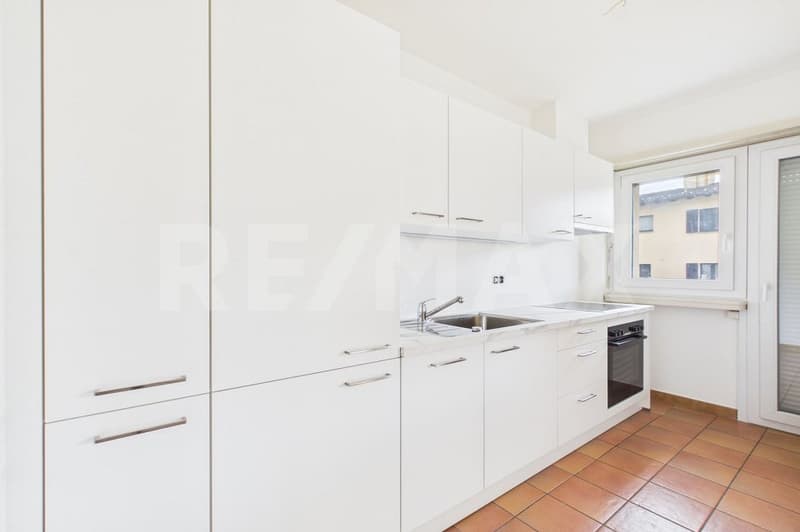 Renovierte 2,5-Zimmer-Wohnung mit Balkon und Parkplatz (2)