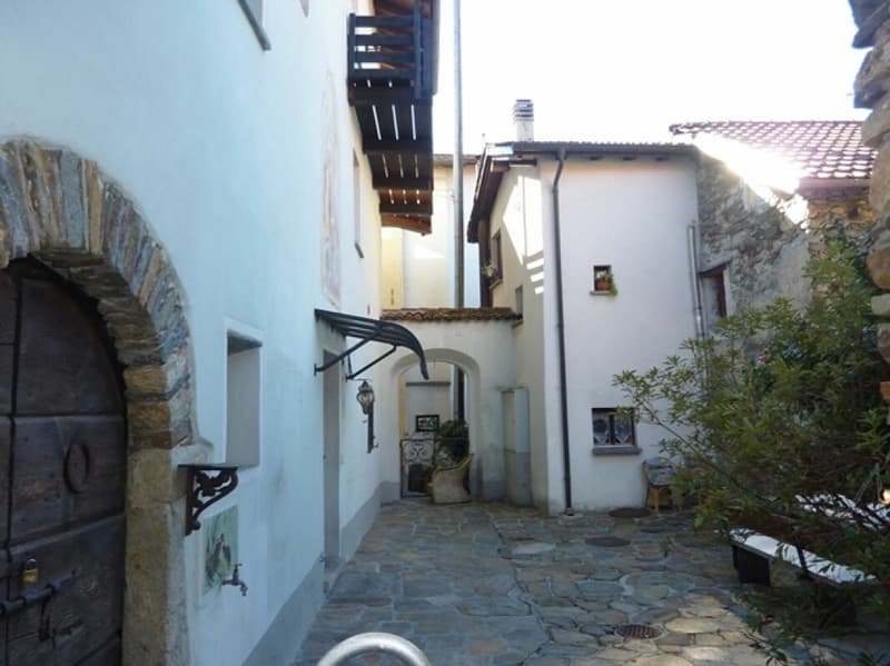 Maison tessine unique au centre du village (8)