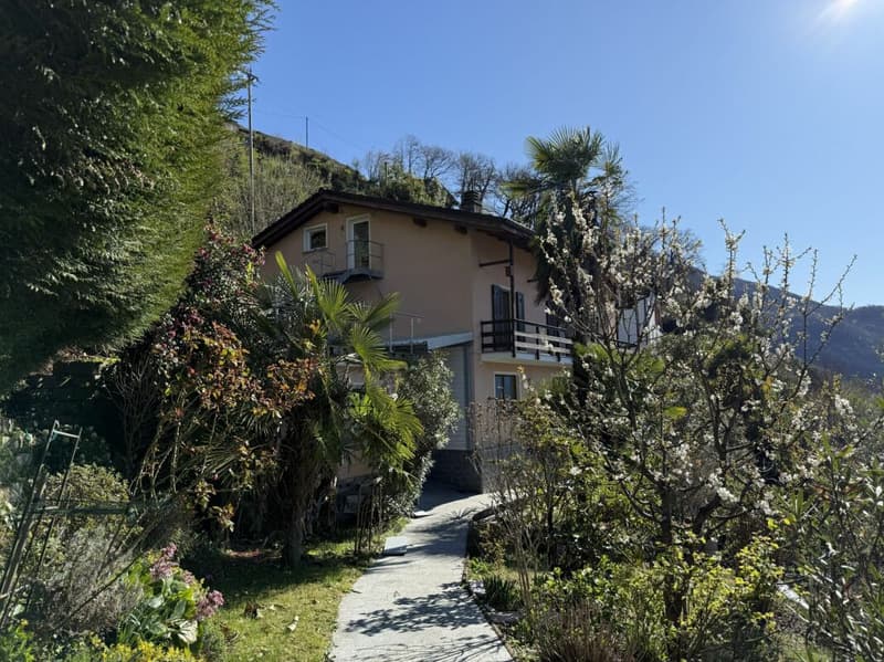 Grosszügiges Haus an idyllischer Lage (2)