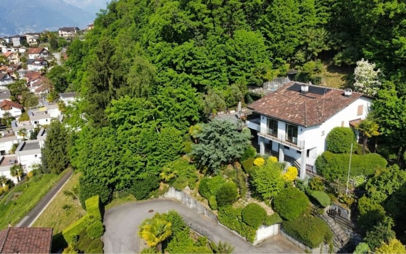 Mediterranean property with pool (2)