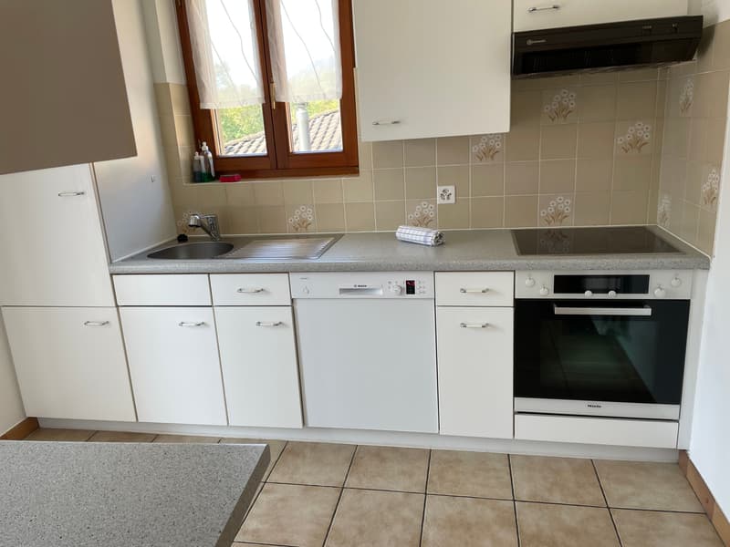 Gordola – Helle 4-Zimmer-Wohnung möbliert mit Balkon (3)