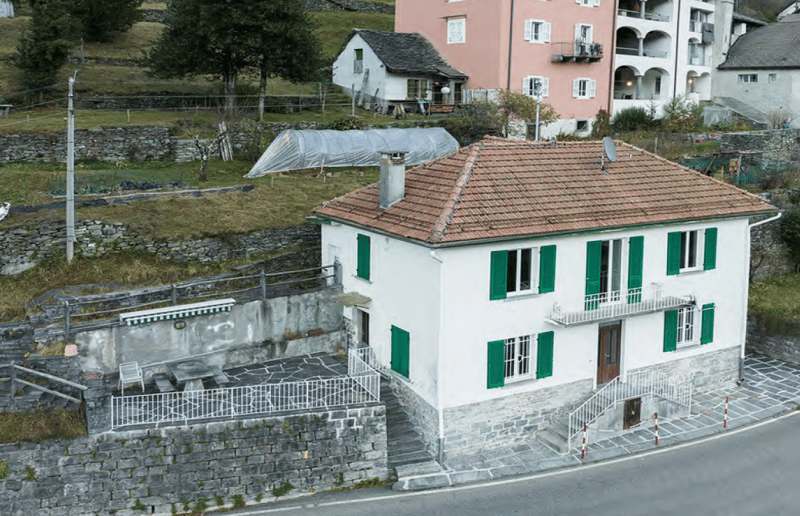House surrounded by nature in Mosogno (1)