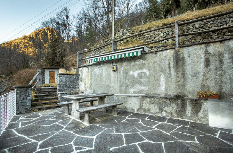 House surrounded by nature in Mosogno (8)