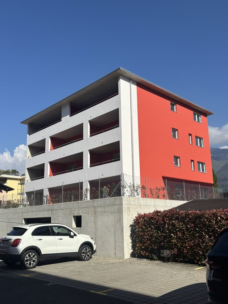 Moderne 2.5-Zimmer-Wohnungen mit großem Garten in erster Lage in Cadenazzo (1)