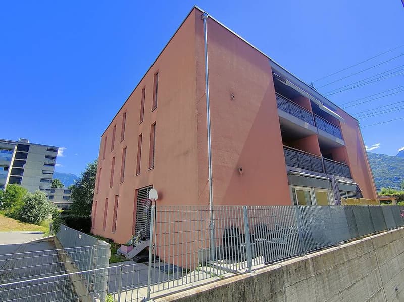 Apartment 4 ½ rooms, 2nd and top floor/residential area (1)