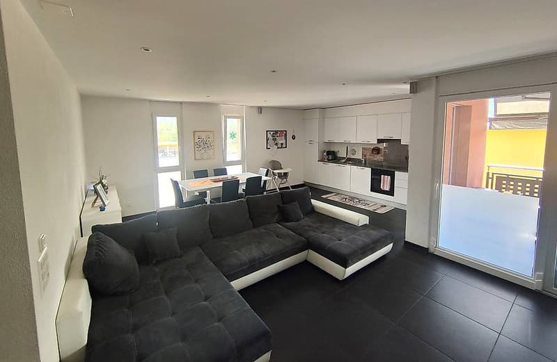 Apartment 4 ½ rooms, 2nd and top floor/residential area (4)