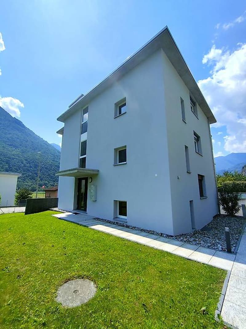 Apartment 3 ½ rooms, 1st floor, residential area Lumino (1)