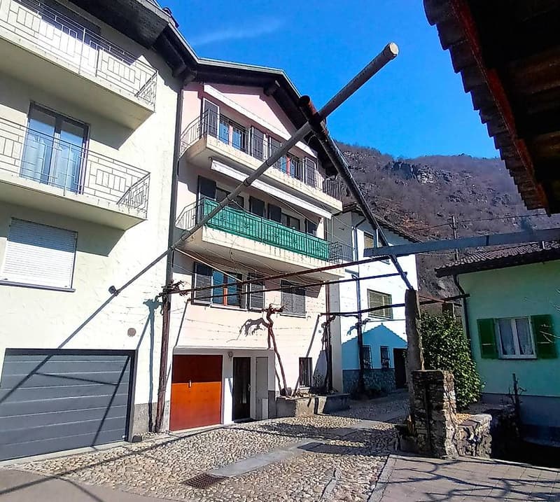 Multi-family house in Giornico (1)