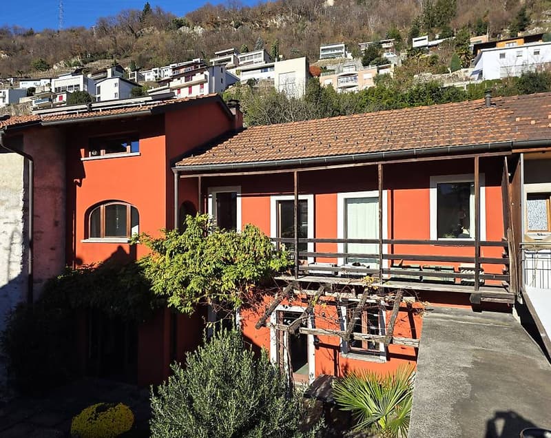 Typical Ticinese house with 6 rooms (2)