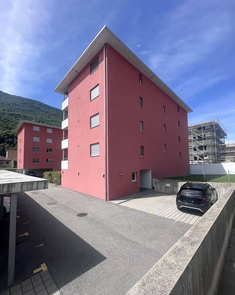 Moderno appartamento 2.5 locali con balcone a Cadenazzo (2)